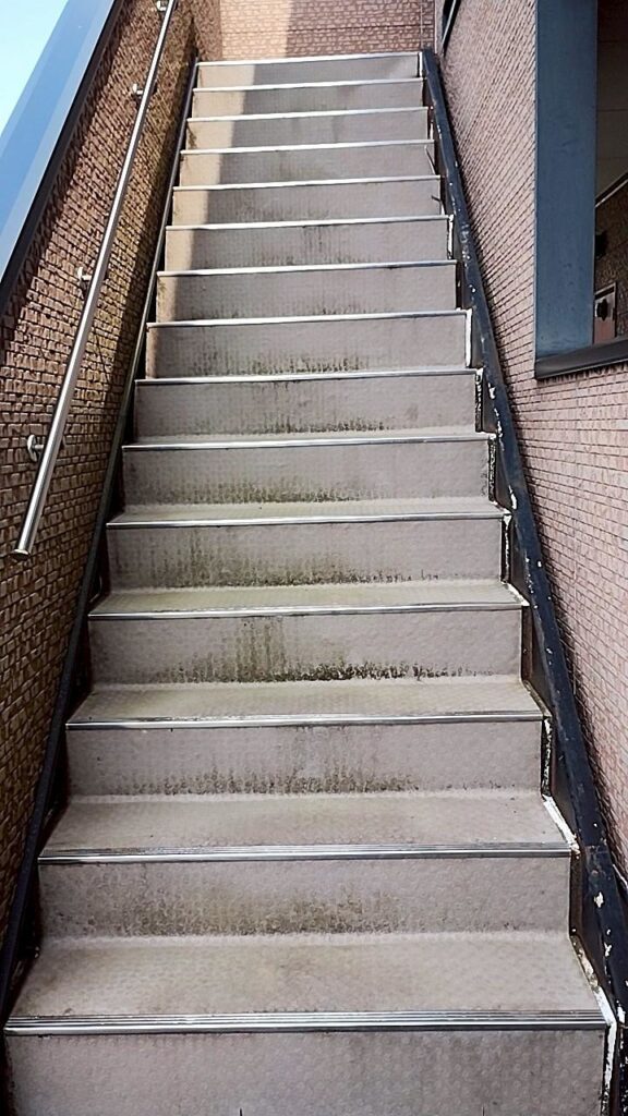 群馬県前橋市 Sアパート階段防水工事 ウレタン防水で施工