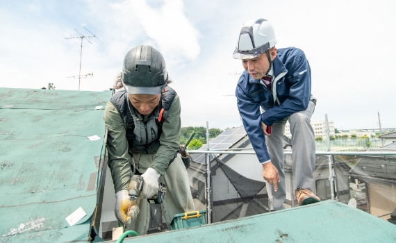 雨漏り補修工事の様子